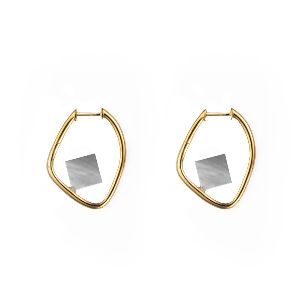 Gold-plated Aurora hoop earrings with black mother-of-pearl accents