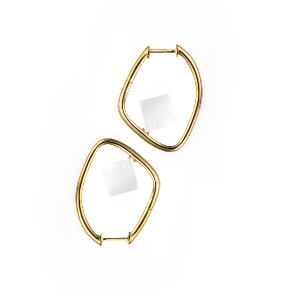 Gold-plated Aurora hoop earrings with white mother-of-pearl accents